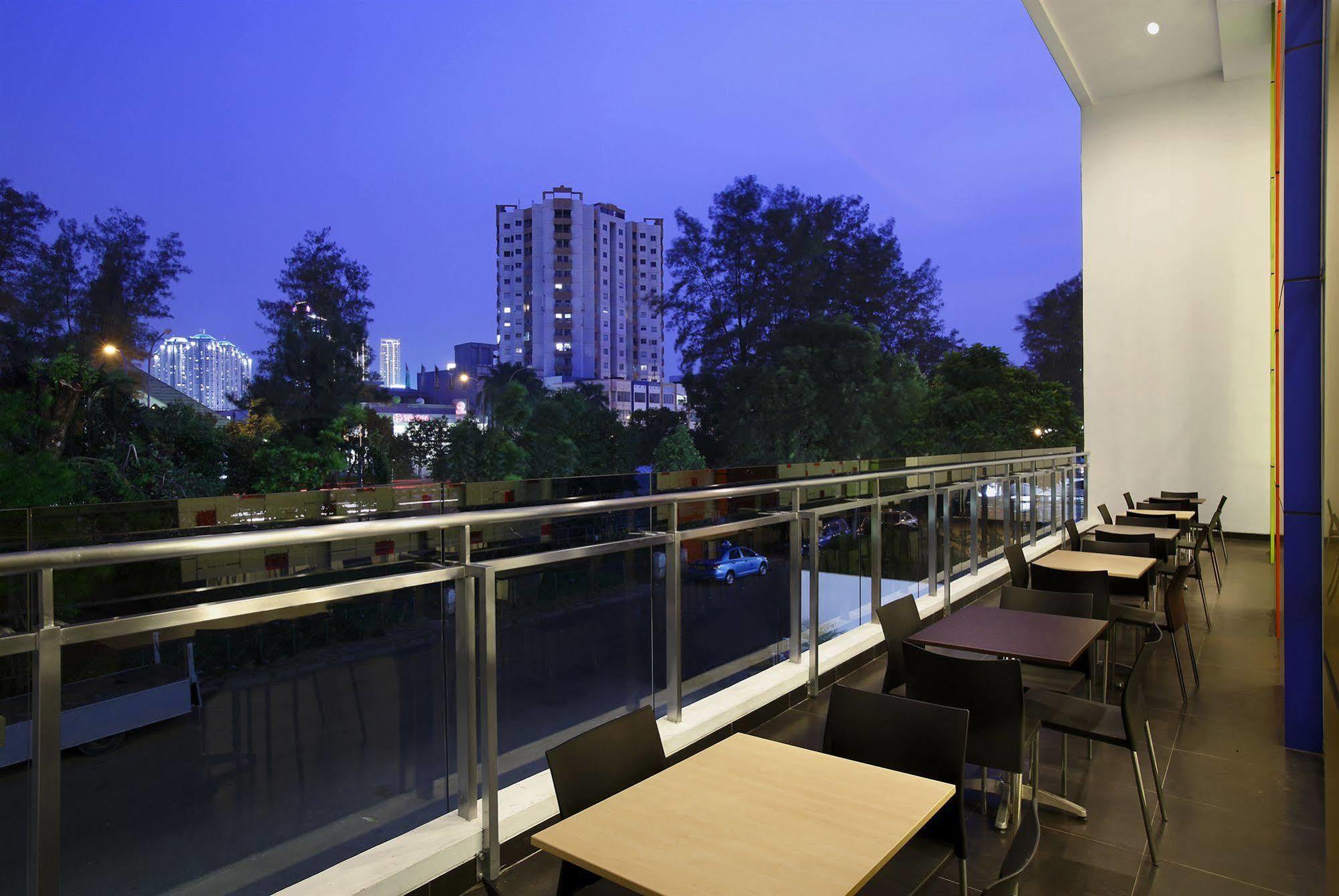 Amaris Hotel Dr. Susilo Grogol Джакарта Екстер'єр фото